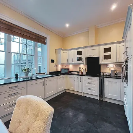 Location Location Location! Spacious Centre 2bed 2bath Apartment Leeds (West Yorkshire)