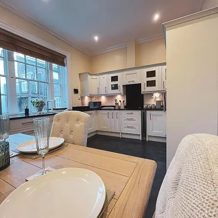 Location Location Location! Spacious Centre 2bed 2bath Leeds (West Yorkshire)