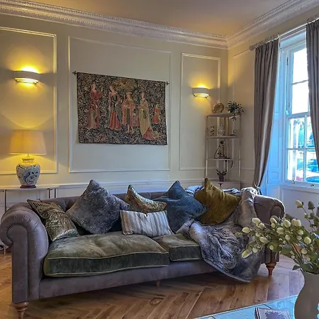 Apartment Location Location Location! Spacious Centre 2bed 2bath