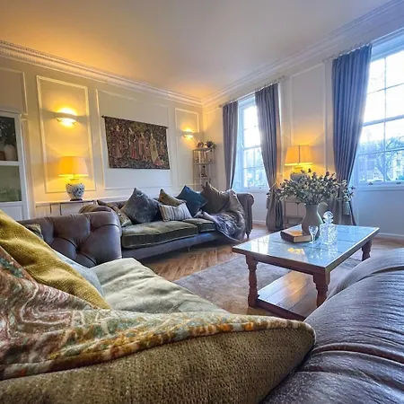 Location Location Location! Spacious Centre 2bed 2bath Apartment Leeds (West Yorkshire)