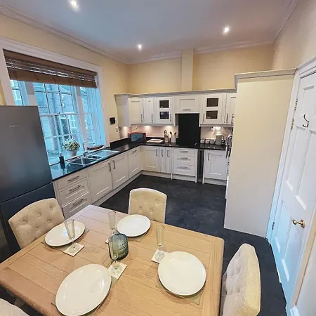 Apartment Location Location Location! Spacious Centre 2bed 2bath