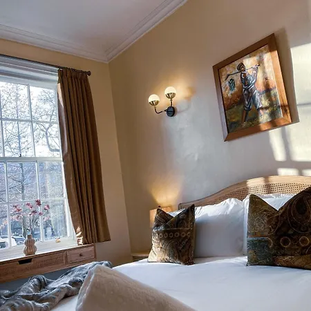 Location Location Location! Spacious Centre 2bed 2bath Apartment *
