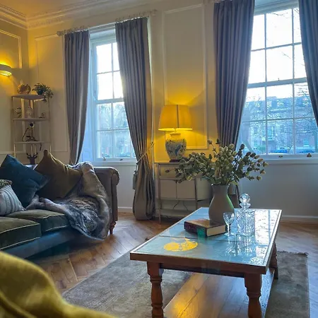 Apartment Location Location Location! Spacious Centre 2bed 2bath
