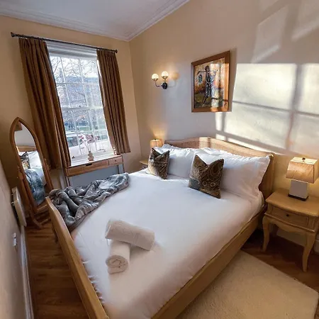 Location Location Location! Spacious Centre 2bed 2bath Apartment Leeds (West Yorkshire)