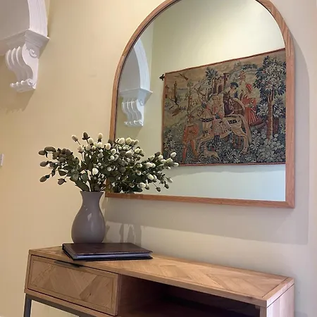 Apartment Location Location Location! Spacious Centre 2bed 2bath